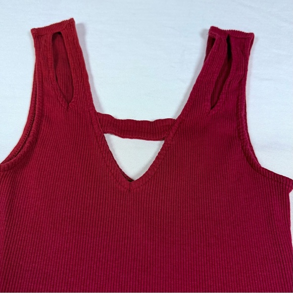 Express Bold Red Ribbed Top - Picture 6 of 11
